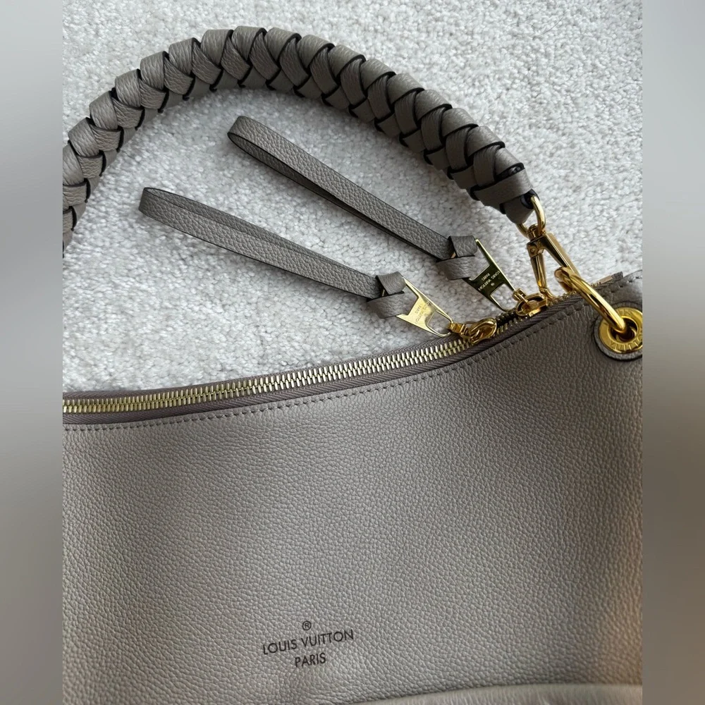 Louis Vuitton Maida Hobo MM Empreinte Leather in Tourterelle – New with Tags - Picture 14 of 16